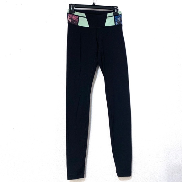 lululemon athletica Pants - Wunder Under Petal Pop Luon sz 4 B324